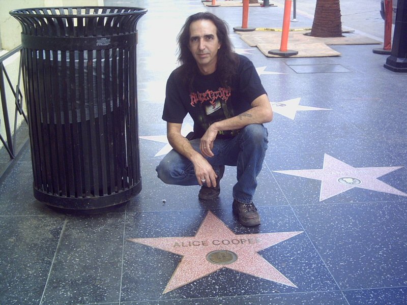 Mark S Silve - showing off! ;-) Doesn't he look like Alice!?!?